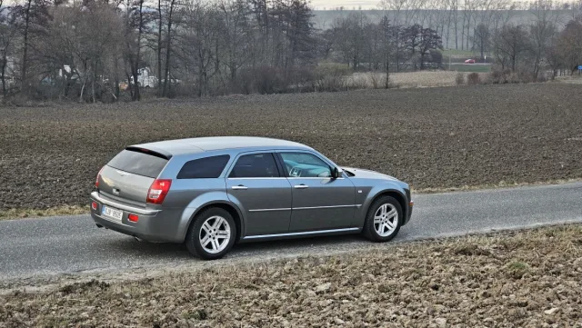 Test ojetiny Chrysler 300C 3,0 CRD (2007)