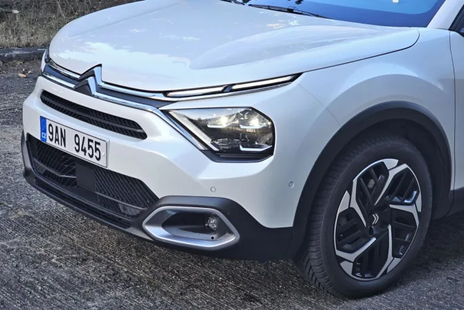 Test Citroen C4 X SHINE 1.5 BlueHDi 130 S&S EAT8 (2024)
