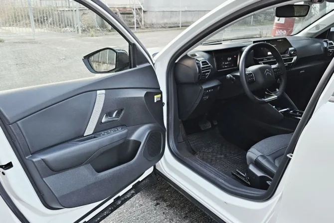 Test Citroen C4 X SHINE 1.5 BlueHDi 130 S&S EAT8 (2024)