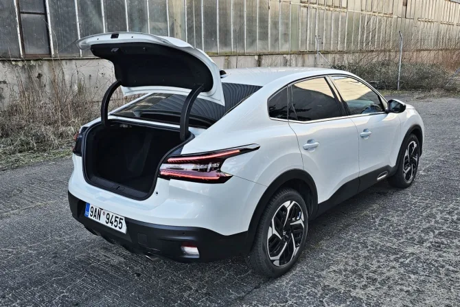 Test Citroen C4 X SHINE 1.5 BlueHDi 130 S&S EAT8 (2024)