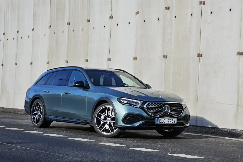 Test Mercedes-Benz E 300 de All Terrain | plug-in hybrid (2024)