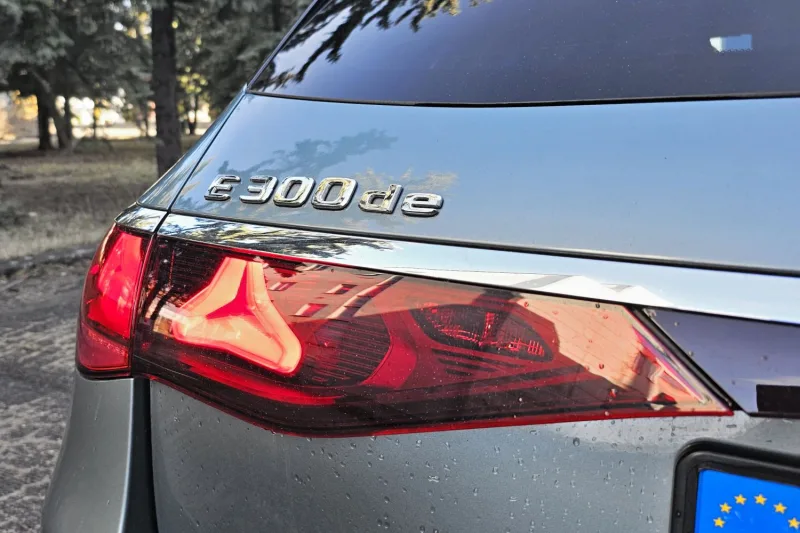 Test Mercedes-Benz E 300 de All Terrain | plug-in hybrid (2024)