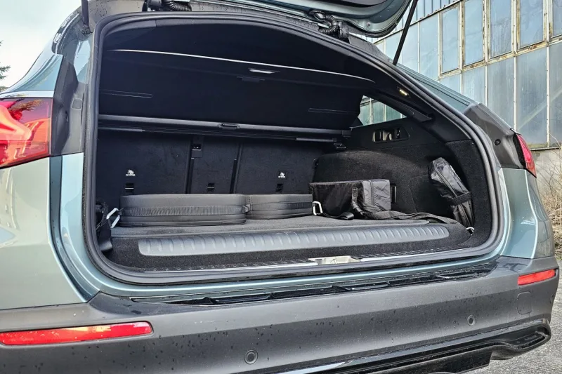 Test Mercedes-Benz E 300 de All Terrain | plug-in hybrid (2024)