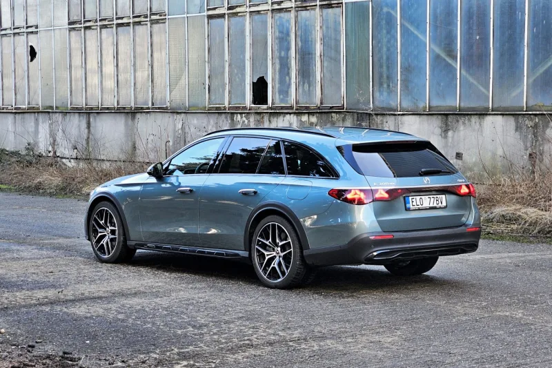 Test Mercedes-Benz E 300 de All Terrain | plug-in hybrid (2024)