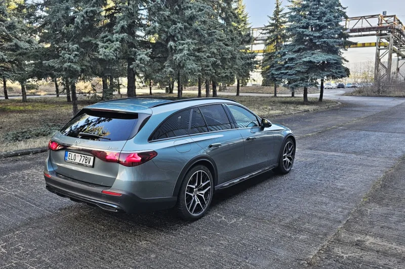 Test Mercedes-Benz E 300 de All Terrain | plug-in hybrid (2024)