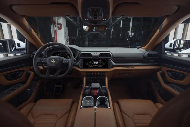 Lamborghini Urus SE | plug-in hybrid | 2025