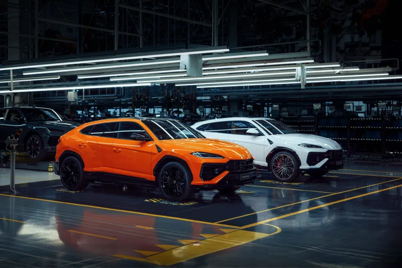 Lamborghini Urus SE | plug-in hybrid | 2025