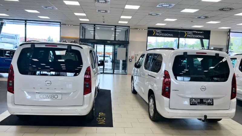 Opel Combo - porovnání modernizované verze (vlevo) a verze před faceliftem | Foto: Opel