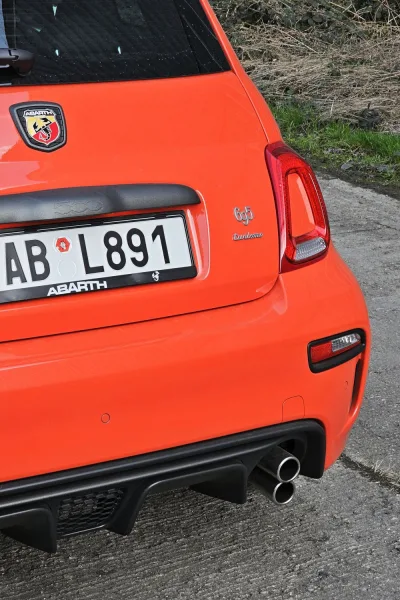 Test Abarth 695 Turismo (2024)