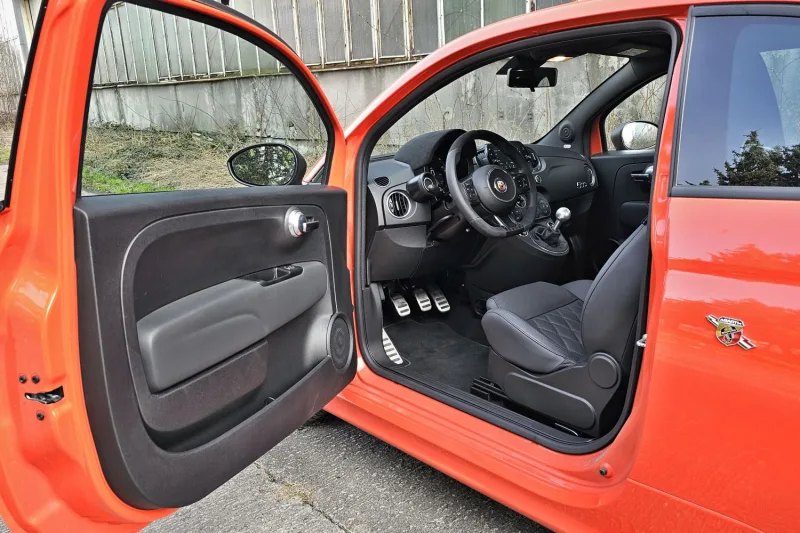 Test Abarth 695 Turismo (2024)