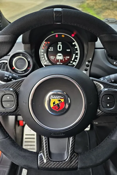 Test Abarth 695 Turismo (2024)