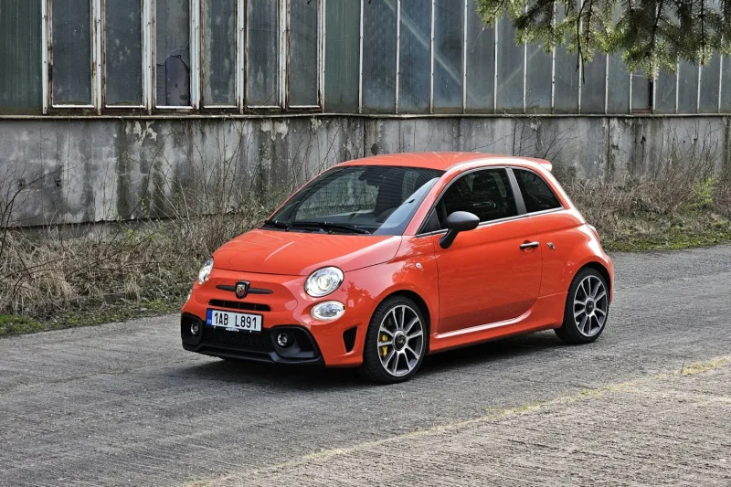 Test Abarth 695 Turismo (2024)
