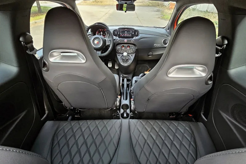 Test Abarth 695 Turismo (2024)