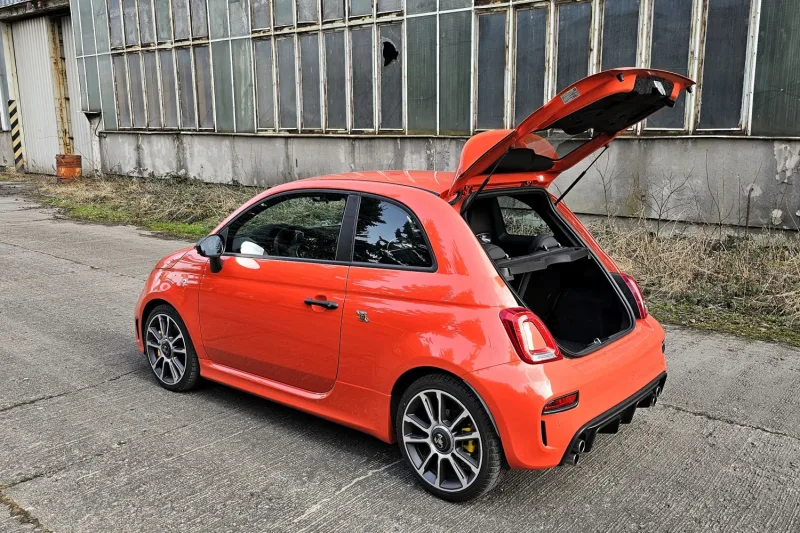 Test Abarth 695 Turismo (2024)