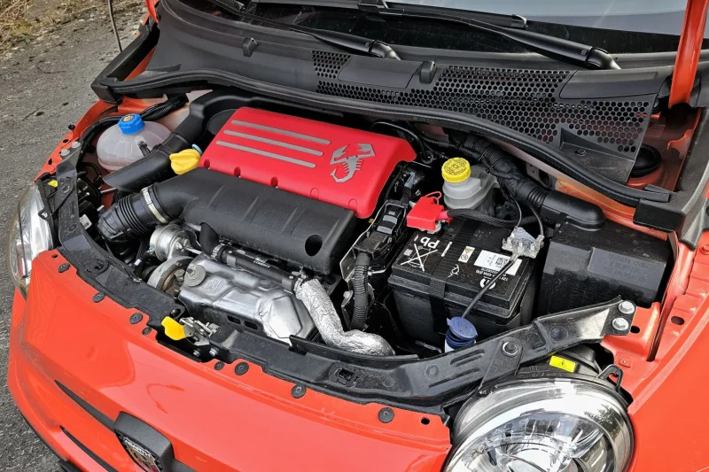 Test Abarth 695 Turismo (2024)