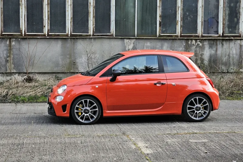 Test Abarth 695 Turismo (2024)