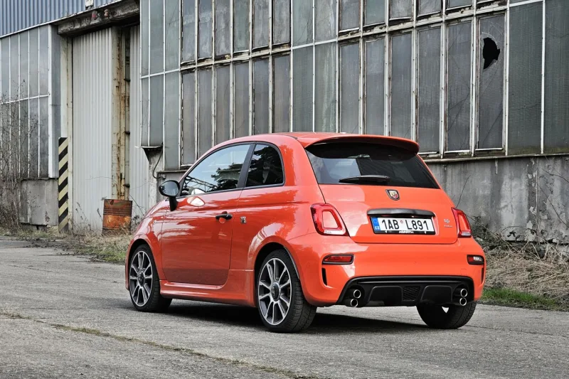 Test Abarth 695 Turismo (2024)