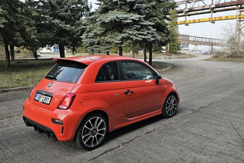 Test Abarth 695 Turismo (2024)