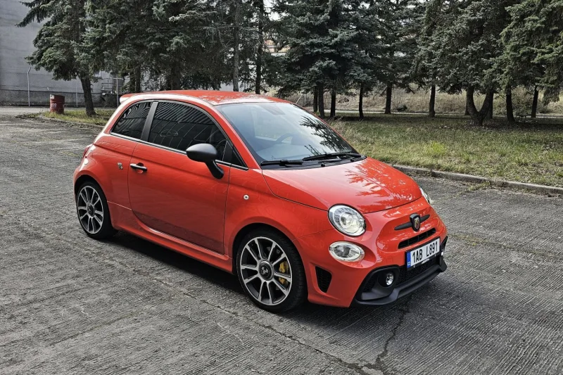 Test Abarth 695 Turismo (2024)