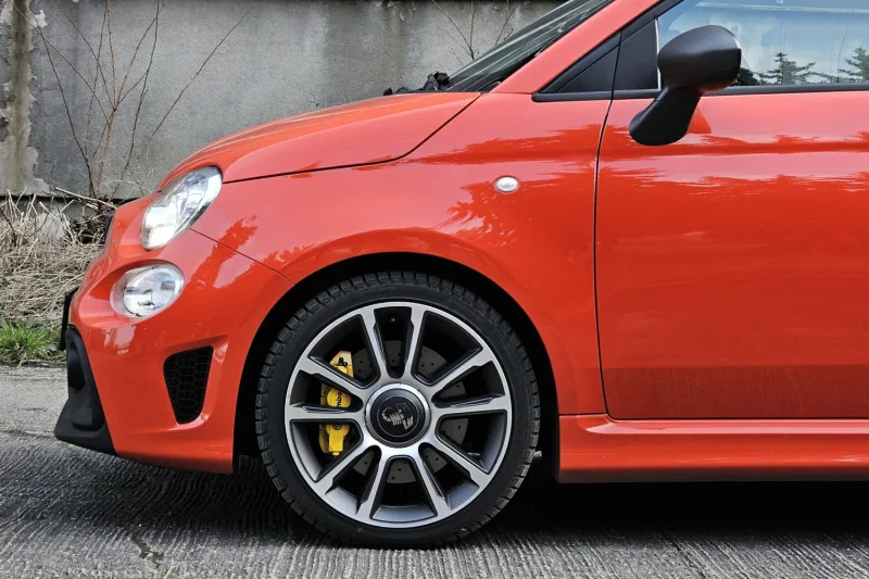 Test Abarth 695 Turismo (2024)