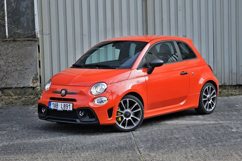 Test Abarth 695 Turismo (2024)