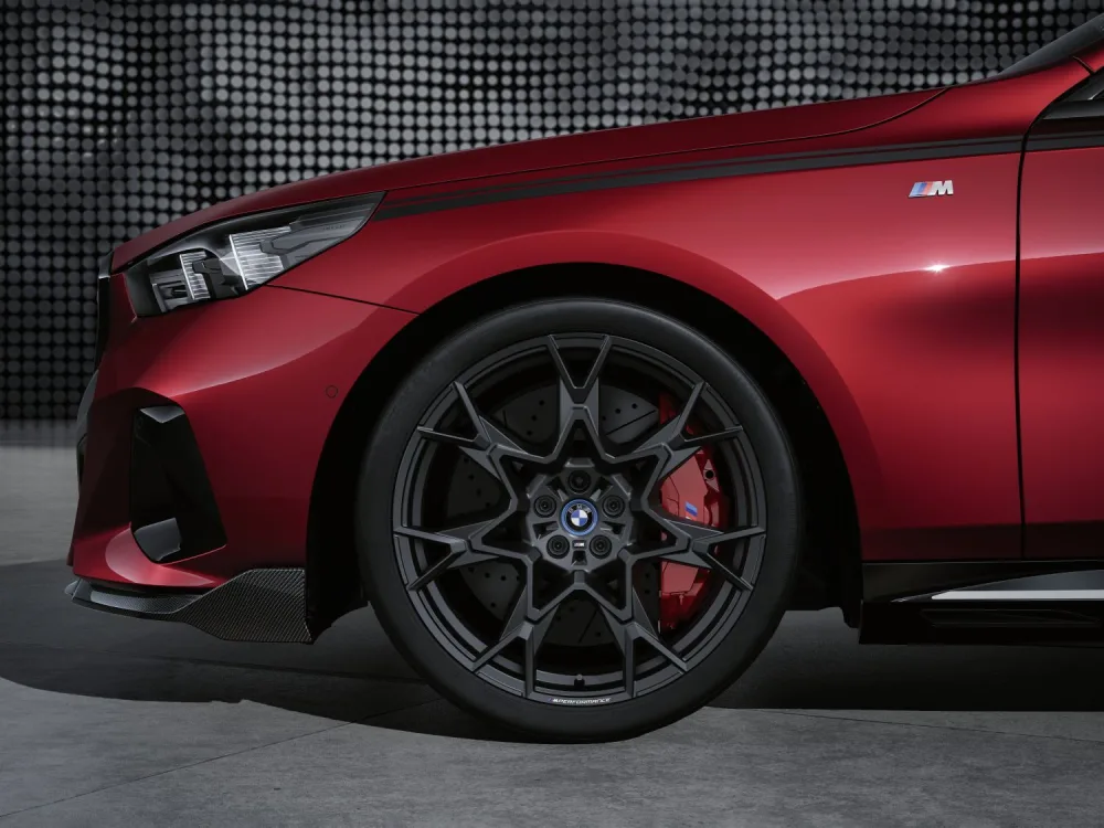 BMW M Performance Parts pro nová BMW řady 5 Touring a nové BMW i5 Touring | 2024