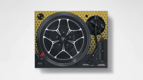 Tak to má styl! Lamborghini dává do prodeje gramofon a vinylovou desku s nahraným zvukem svých legendárních V12
