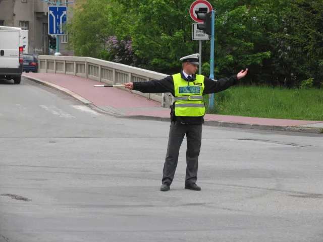 Policie-regulovcik