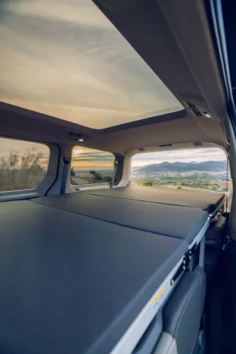 Volkswagen Multivan T7 s paketem pro přenocování