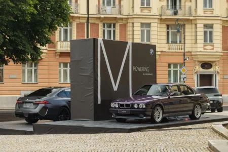 Jen pár dní po premiéře je v Karlových Varech. Nové BMW M5 a nové BMW X3 si můžete prohlédnout naživo