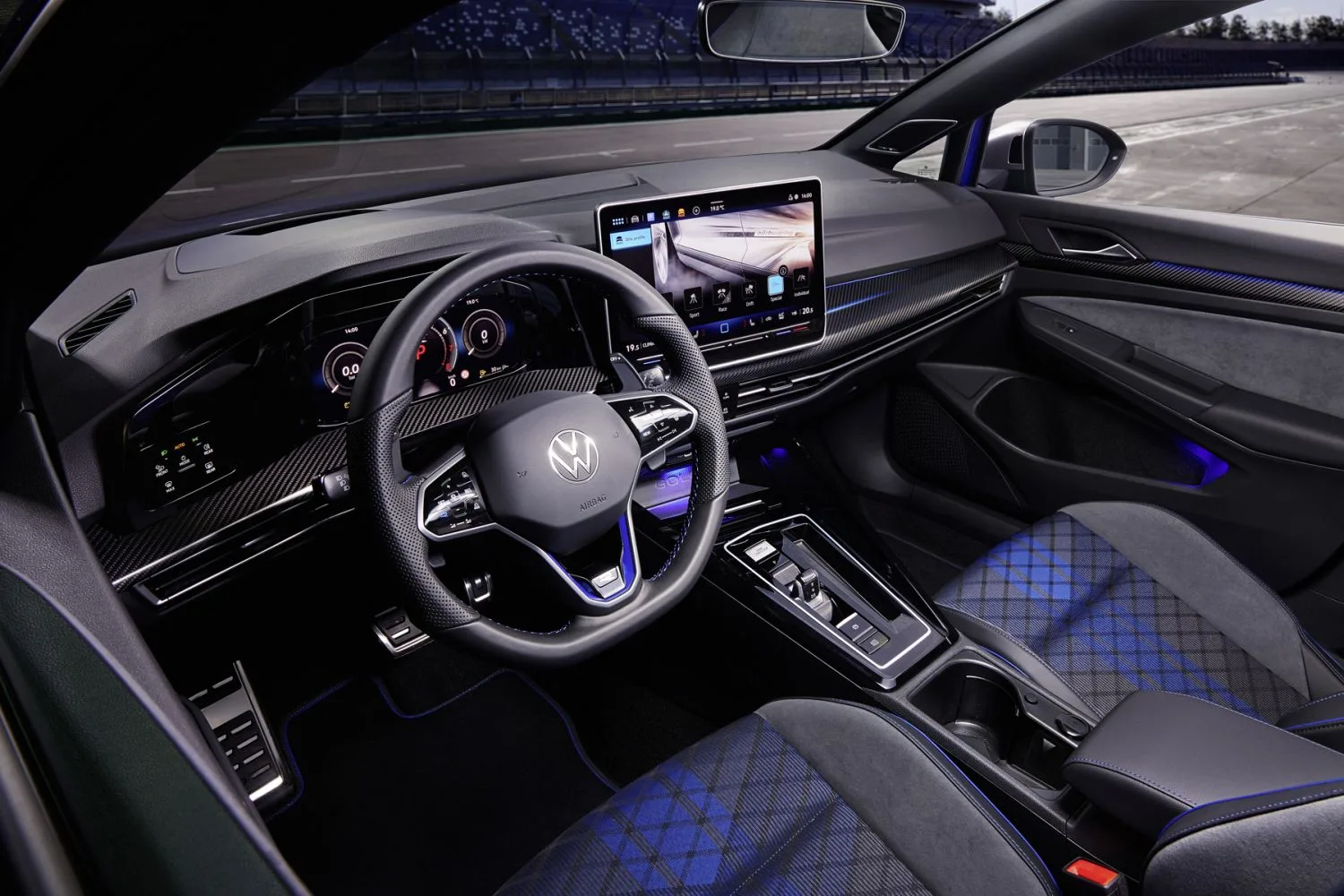 2024 Volkswagen Golf R Variant - (3)