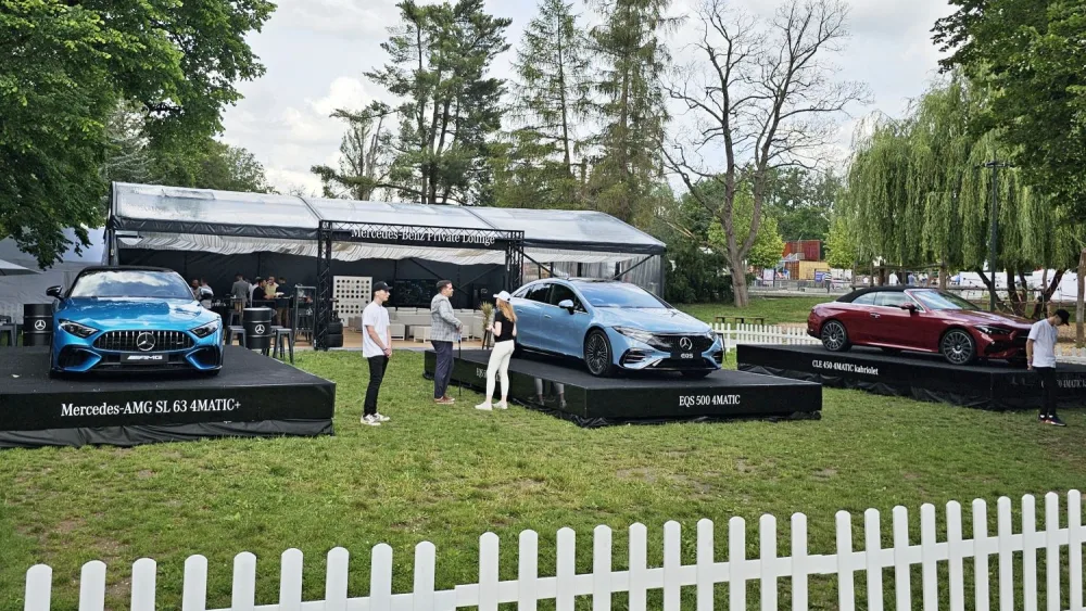 Stánek Mercedes-Benz na slavnosti Legendy 2024