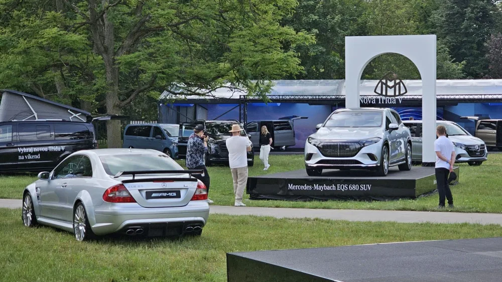 Stánek Mercedes-Benz na slavnosti Legendy 2024