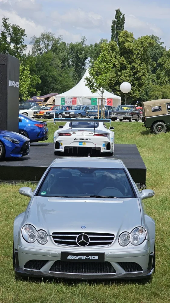 Stánek Mercedes-Benz na slavnosti Legendy 2024