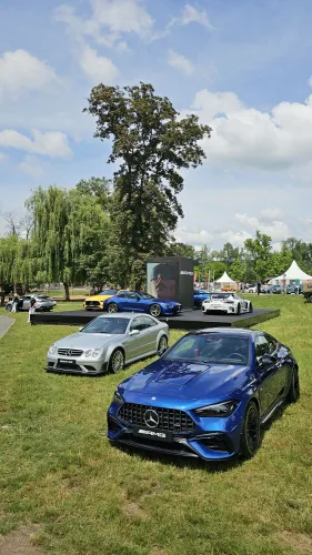 Stánek Mercedes-Benz na slavnosti Legendy 2024