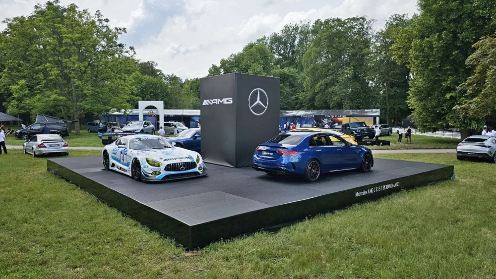 Stánek Mercedes-Benz na slavnosti Legendy 2024
