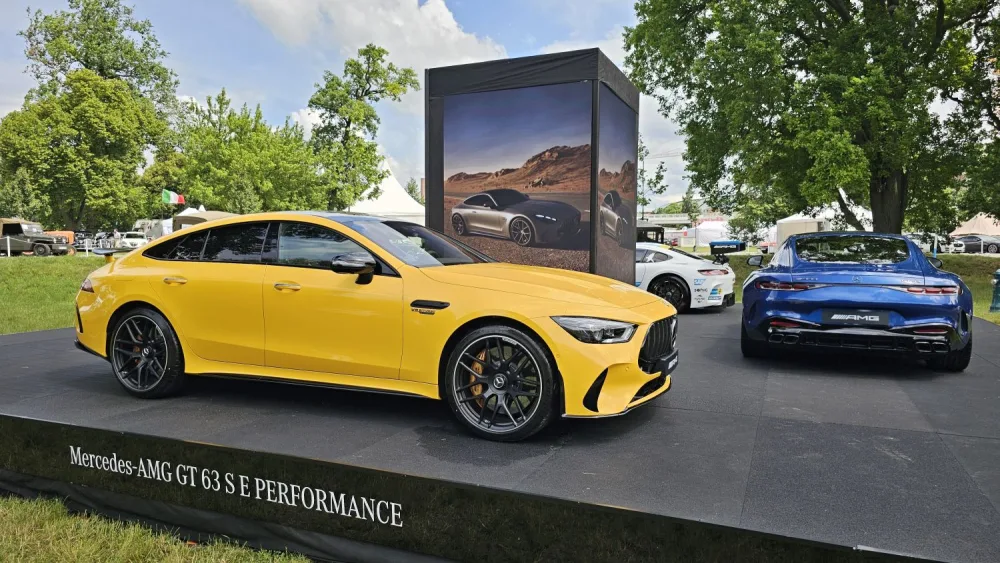 Stánek Mercedes-Benz na slavnosti Legendy 2024