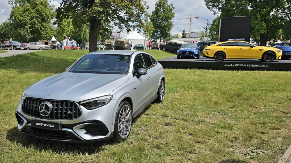 Stánek Mercedes-Benz na slavnosti Legendy 2024