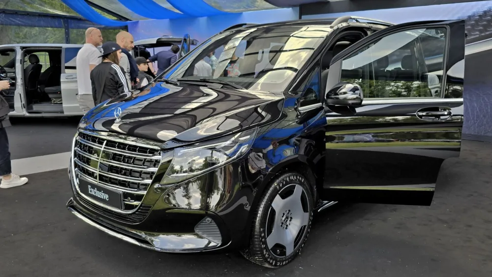Stánek Mercedes-Benz na slavnosti Legendy 2024