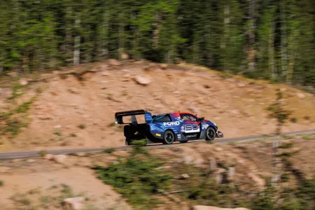 Ford F-150 Lightning SuperTruck zvítězil v závodech do vrchu Pikes Peak | 2024