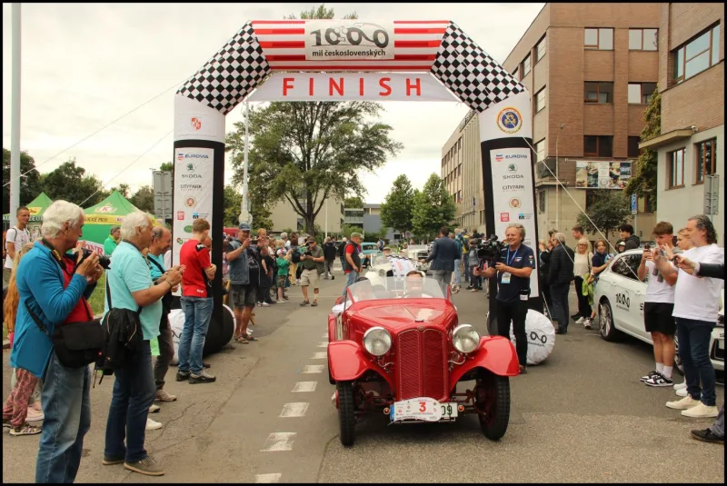Jawa 750 v cíli před NTM