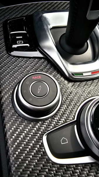 Test Alfa Romeo Stelvio Quadrifoglio (2024)