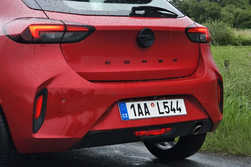 Test Opel Corsa GS 1.2 Turbo 100 k AT8 (2024)