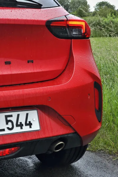 Test Opel Corsa GS 1.2 Turbo 100 k AT8 (2024)