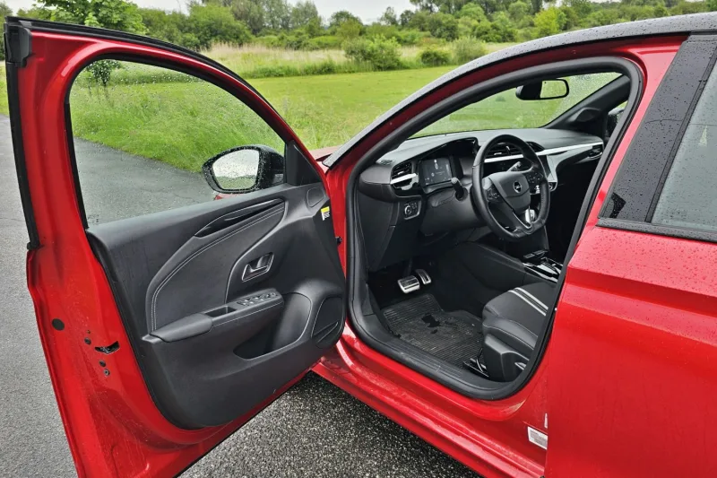 Test Opel Corsa GS 1.2 Turbo 100 k AT8 (2024)