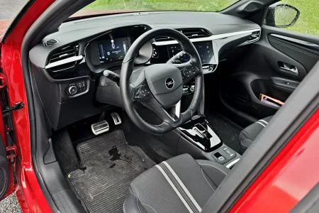 Test Opel Corsa GS 1.2 Turbo 100 k AT8 (2024)