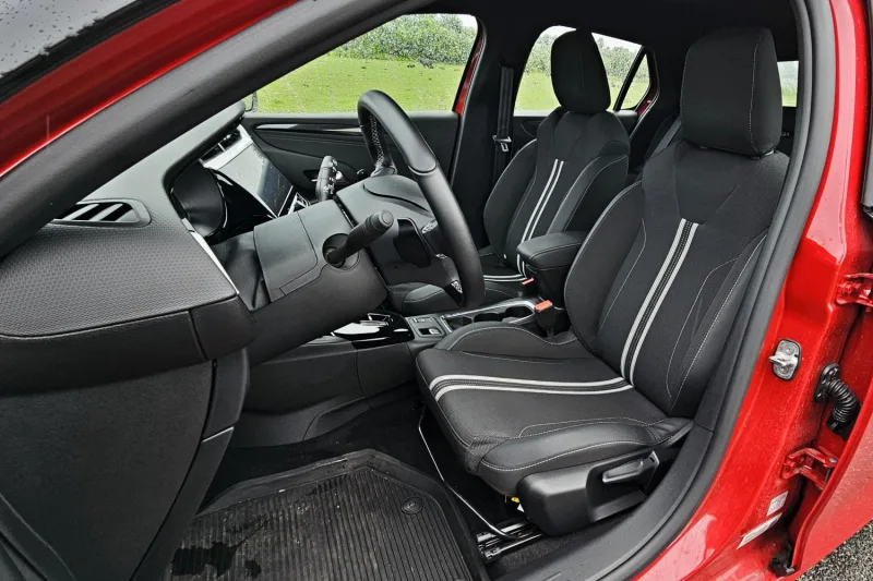 Test Opel Corsa GS 1.2 Turbo 100 k AT8 (2024)