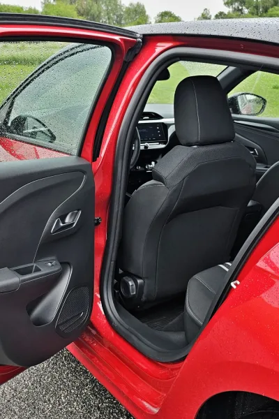 Test Opel Corsa GS 1.2 Turbo 100 k AT8 (2024)
