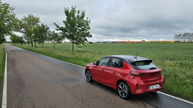 Test Opel Corsa GS 1.2 Turbo 100 k AT8 (2024)