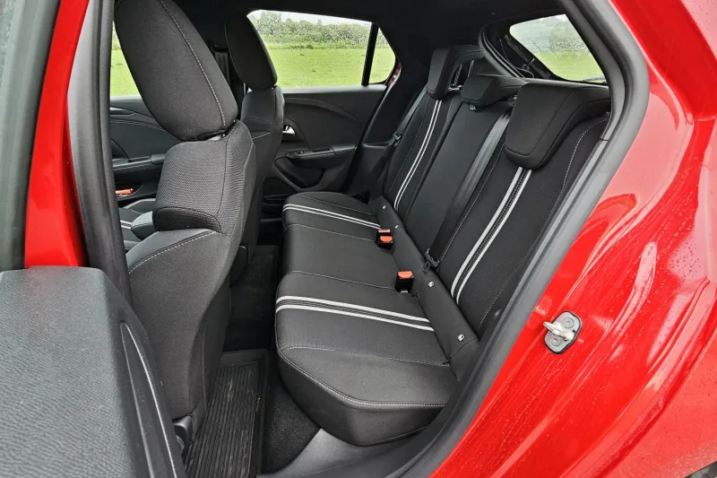 Test Opel Corsa GS 1.2 Turbo 100 k AT8 (2024)